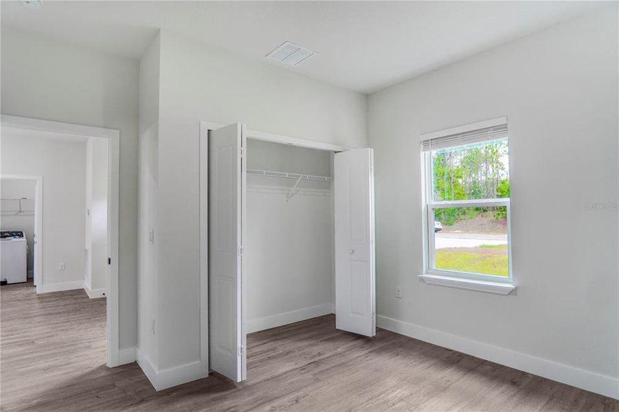 Spacious, unfurnished interior of a new home in , Citrus Springs (Image 28).