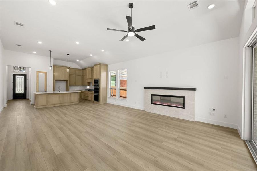 Spacious, unfurnished interior of a new home in Birdsong, Mansfield (Image 7).