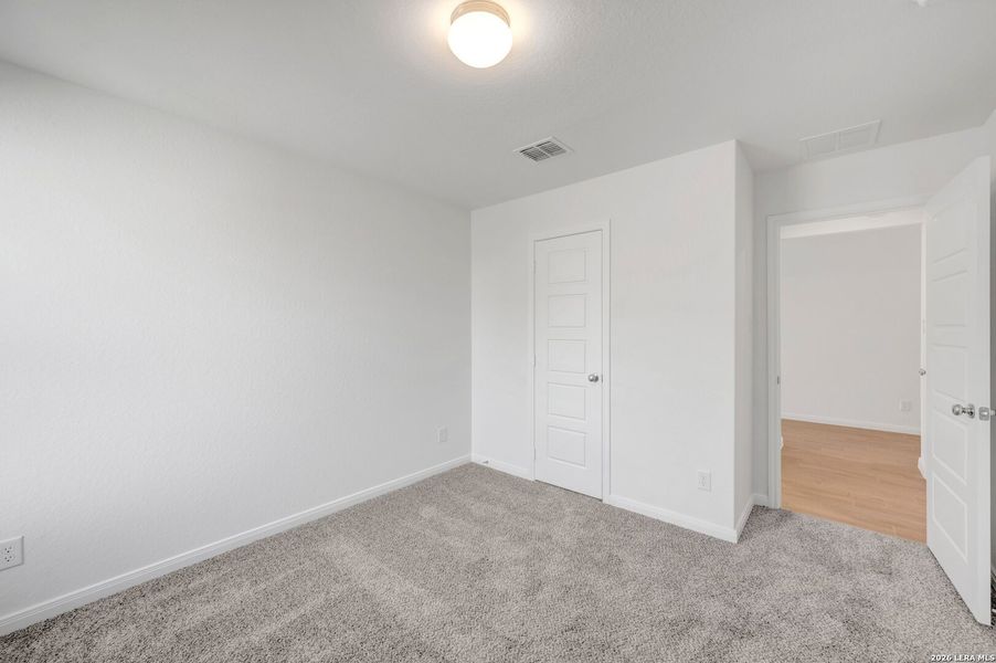 Spacious, unfurnished interior of a new home in Chaparral Ranch, Floresville (Image 21).