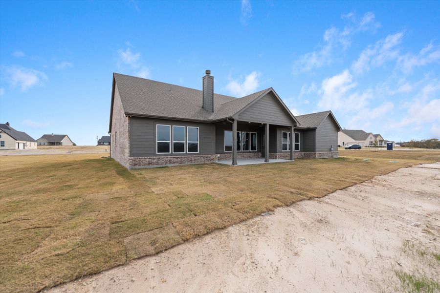 Exterior details and patio area of a home in Eagle Ridge Estates, Weatherford (Image 28).