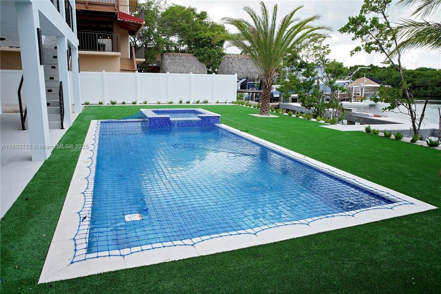 Exterior details and patio area of a home in , Tavernier (Image 35).