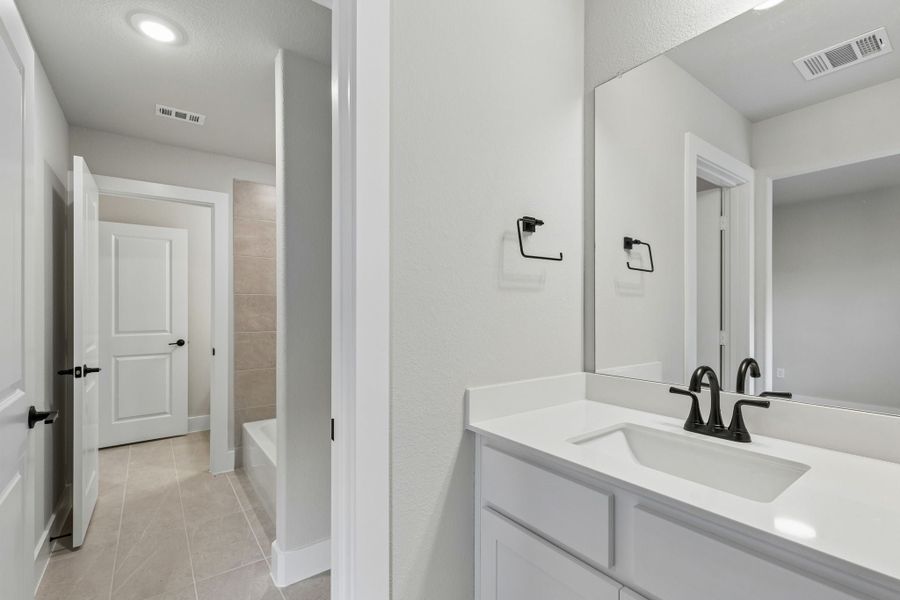 Furnished interior view inside a new home in Dove Hollow, Waxahachie (Image 15). Furnished interior view inside a new home in Dove Hollow, Waxahachie (Image 15).