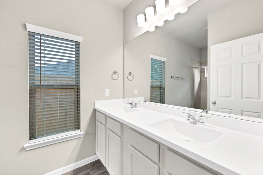 Representative furnished interior of a home built from the Floor Plan 1427 by Colina Homes in River Ranch, Dayton (Image 17).