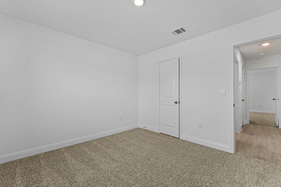 Spacious, unfurnished interior of a new home in Riverview, Georgetown (Image 25).