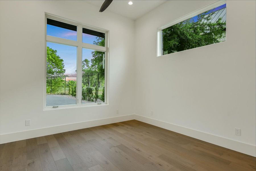 Spacious, unfurnished interior of a new home in , Horseshoe Bay (Image 26).