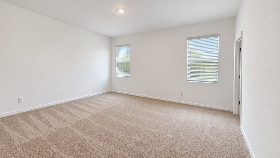 Spacious, unfurnished interior of a new home in Trinity Gardens, Deland (Image 6).