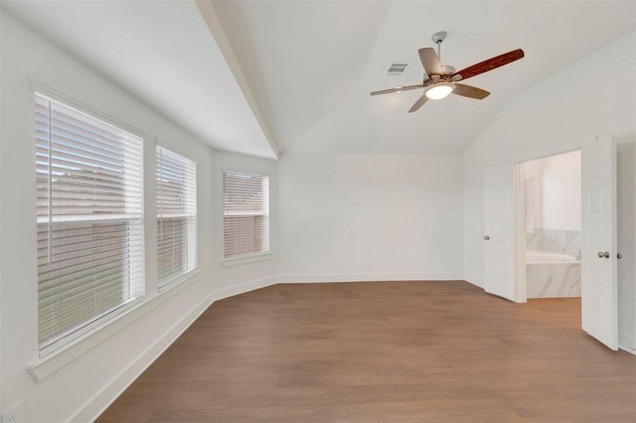 Spacious, unfurnished interior of a new home in Sorella, Tomball (Image 21).