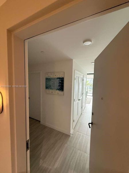 Spacious, unfurnished interior of a new home in , Miami Beach (Image 14).