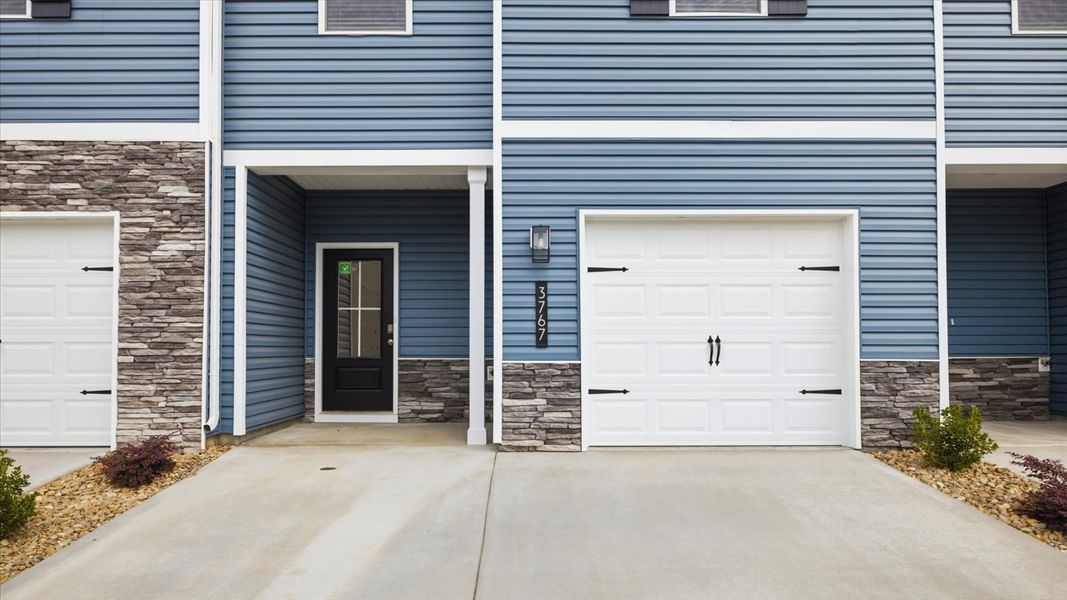 Exterior details and patio area of a home in Cherokee Crossing, Kodak (Image 2). Exterior details and patio area of a home in Cherokee Crossing, Kodak (Image 2).