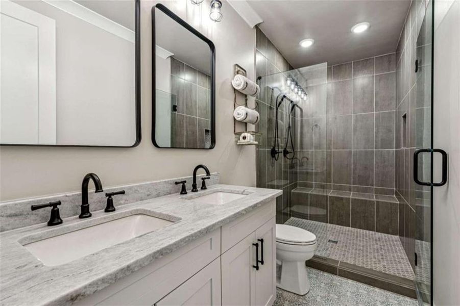 Furnished interior view inside a new home in , Gainesville (Image 50).