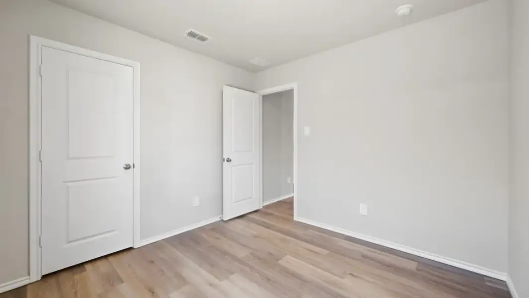 Representative unfurnished interior of a home built from the Estero by D.R. Horton in Ponder Farms, Ponder (Image 31).