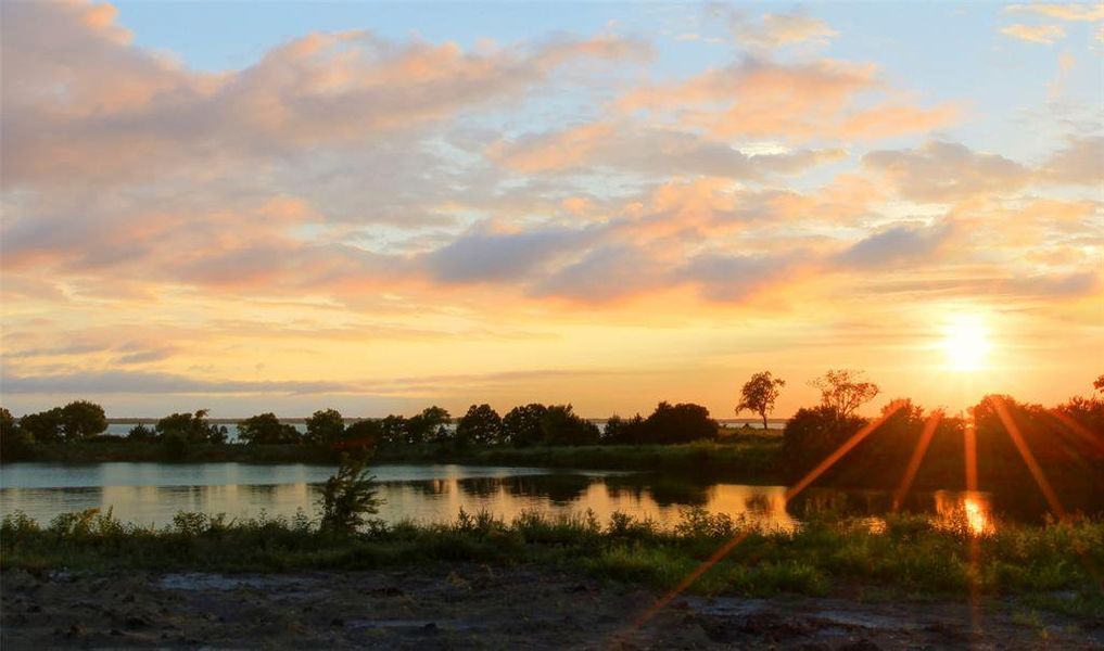 Natural landscape and outdoor views near Heath Golf & Yacht Villas in Heath (Image 23).