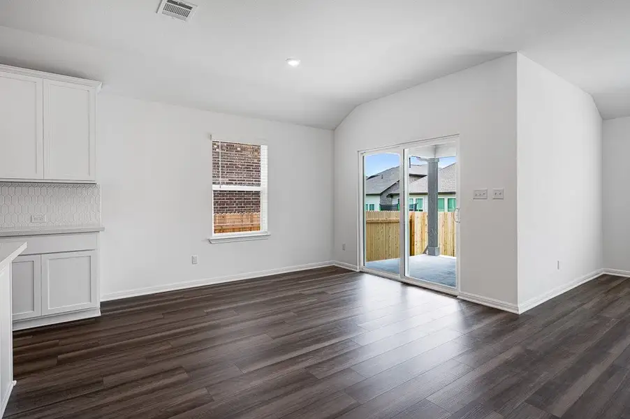 Spacious, unfurnished interior of a new home in Emory Crossing 50s, Hutto (Image 8).