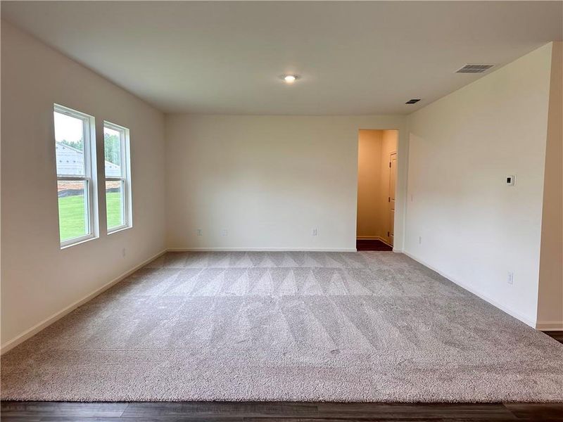 Spacious, unfurnished interior of a new home in Mt. Tabor Ridge, Dallas (Image 19).