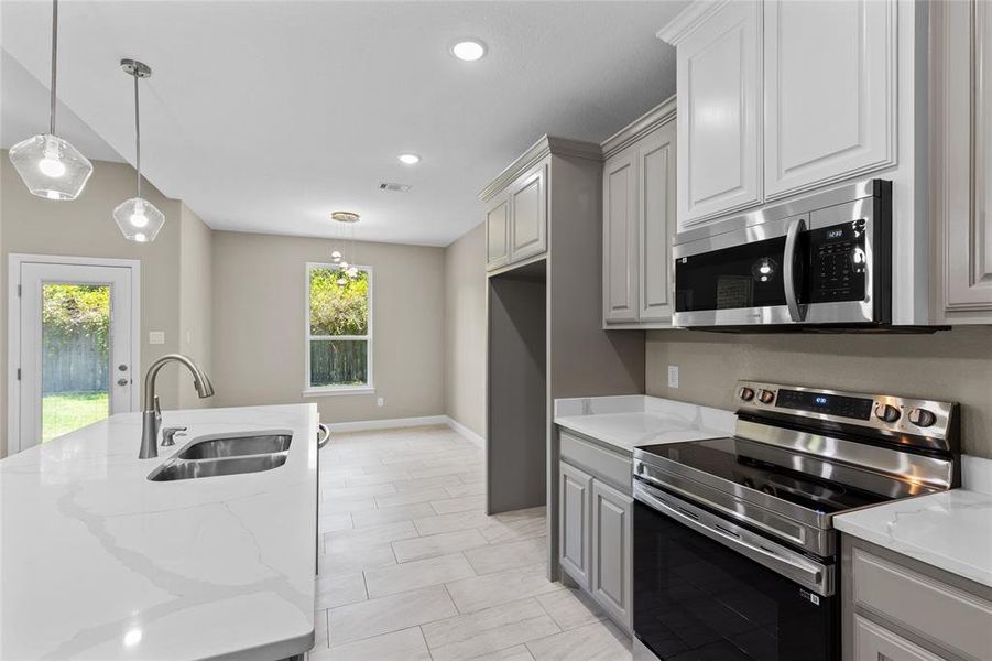 Furnished interior view inside a new home in , Cleburne (Image 9).