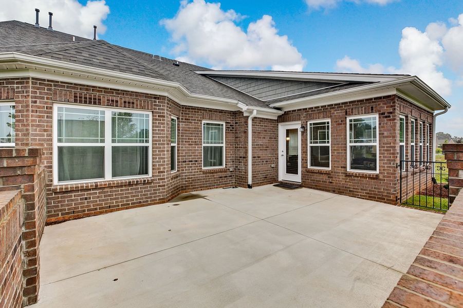 Representative exterior details of a home built from the Ashton by Keystone Homes NC in Weybridge, Burlington (Image 31).