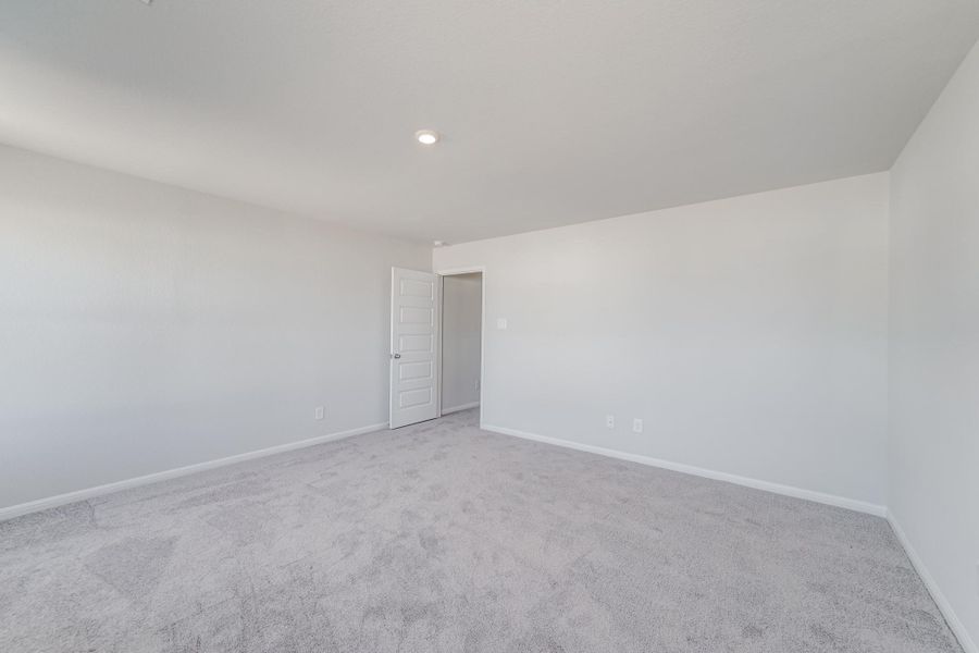 Spacious, unfurnished interior of a new home in Shirey Forest - Branches, Lufkin (Image 19).