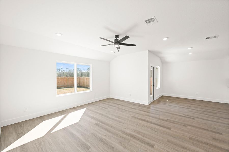 Spacious, unfurnished interior of a new home in Chapel Lakes, Montgomery (Image 17).