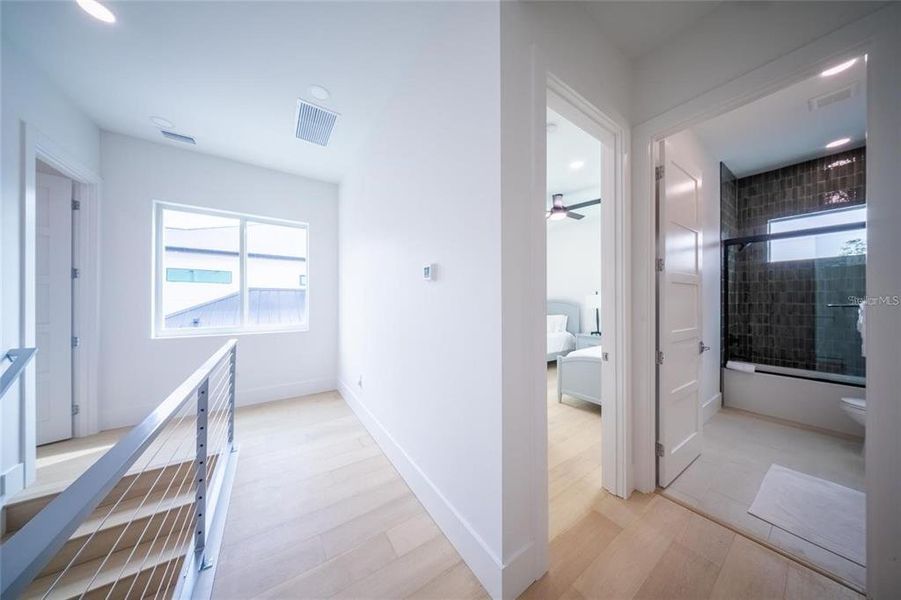 Spacious, unfurnished interior of a new home in , Sarasota (Image 21).