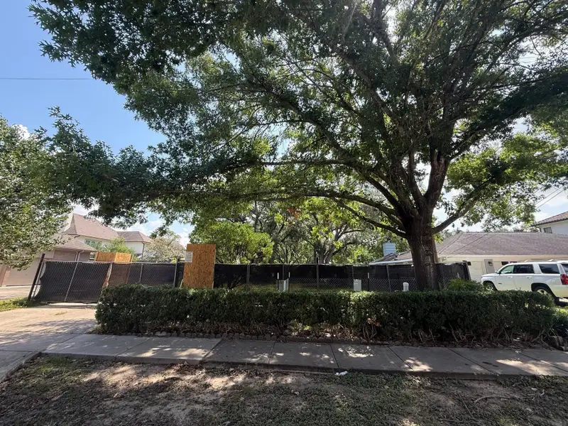 Image 6 of a home in .