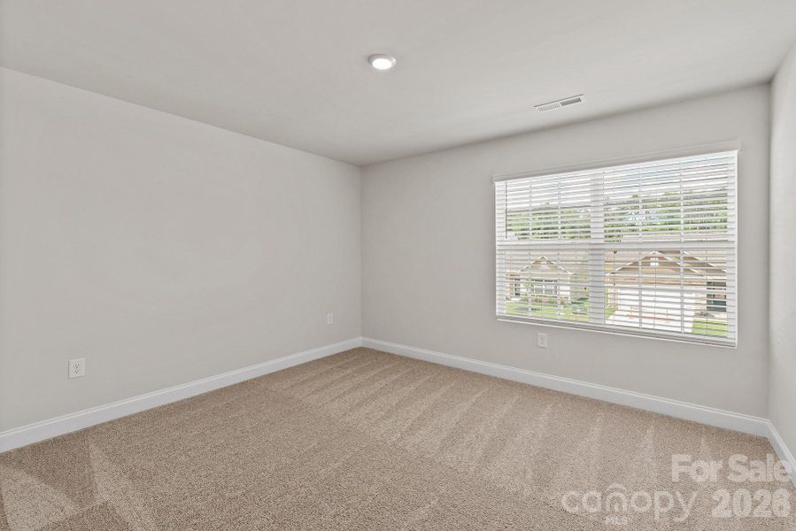 Spacious, unfurnished interior of a new home in Stagecoach Station, Gastonia (Image 11).
