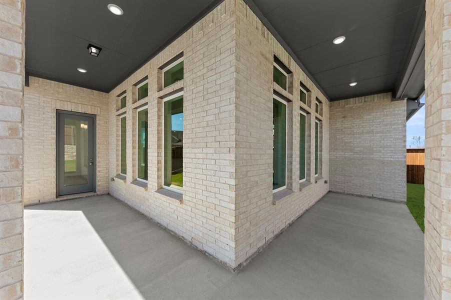 25. 7104 Bergamot - Patio