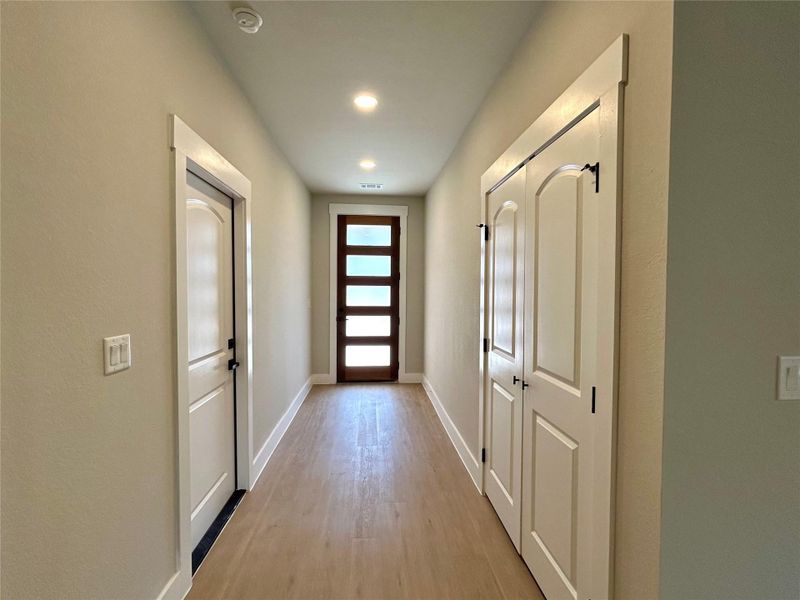 Spacious, unfurnished interior of a new home in , Bastrop (Image 24).