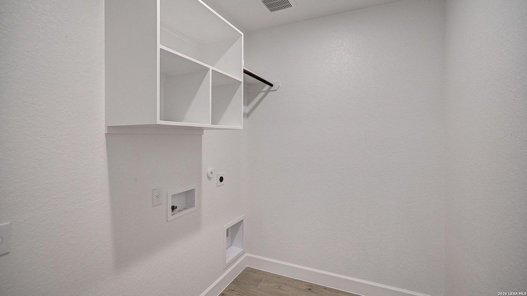 Spacious, unfurnished interior of a new home in Corley Farms, Boerne (Image 26).