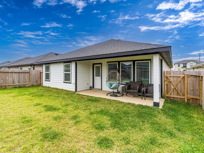 Exterior details and patio area of a home in Tamarron, Fulshear (Image 22).