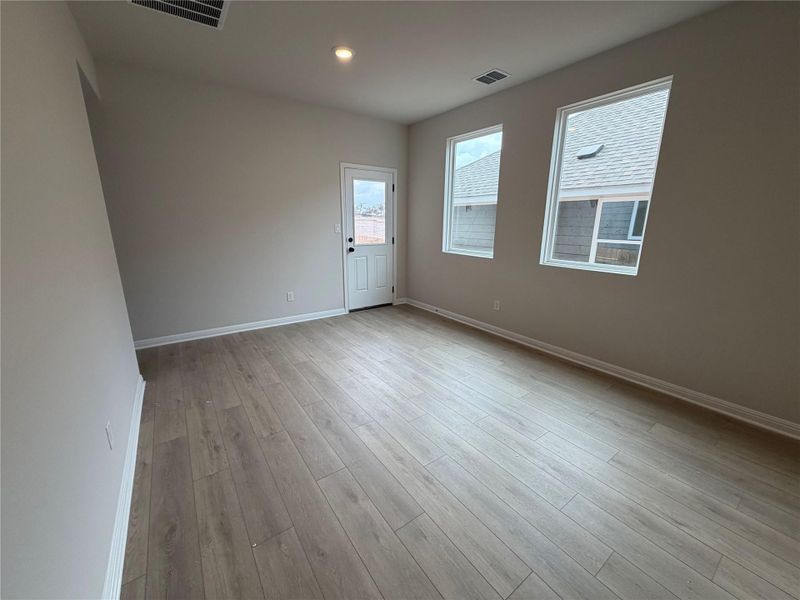 Spacious, unfurnished interior of a new home in Cannon Ranch 40s, Dripping Springs (Image 25).