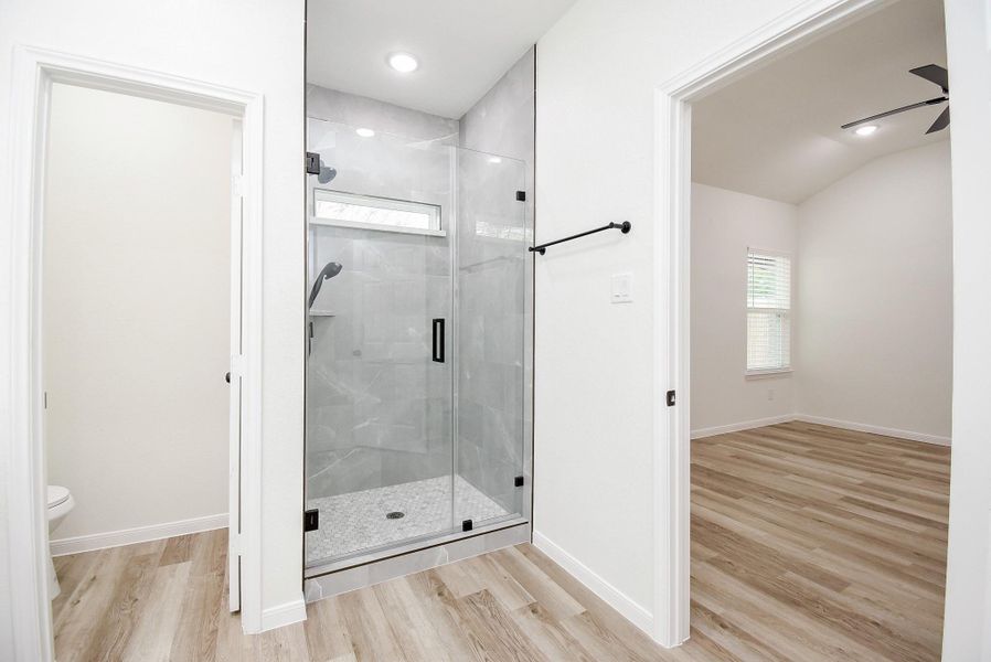 Spacious, unfurnished interior of a new home in , Houston (Image 37).