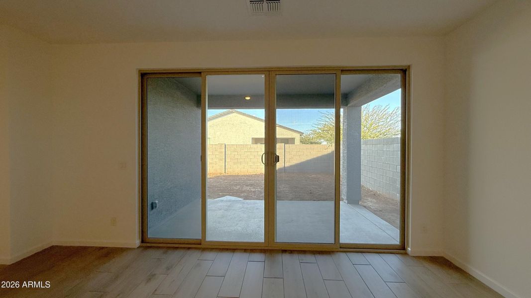 013 - 4-Panel Center Slider 013 - 4-Panel Center Slider