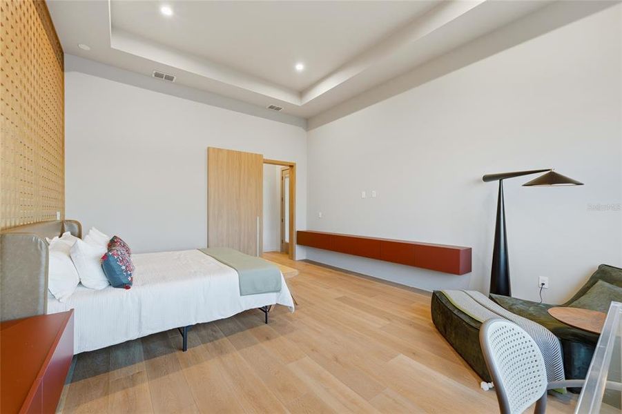 Furnished interior view inside a new home in , Montverde (Image 47).