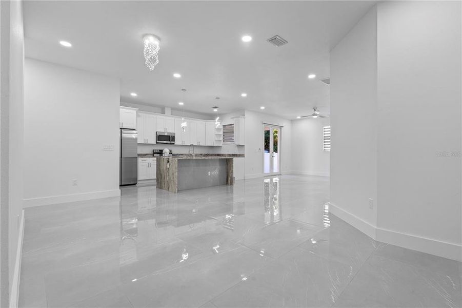 Spacious, unfurnished interior of a new home in , Pinellas Park (Image 20).