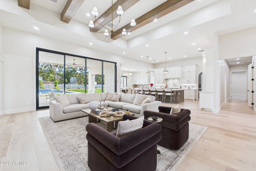 CAM06090G6-PR0010-STILL015