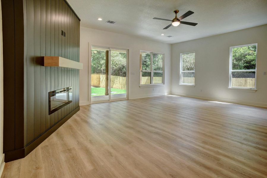 Spacious, unfurnished interior of a new home in , Bastrop (Image 9).