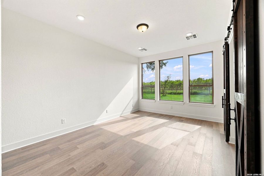 Spacious, unfurnished interior of a new home in Shavano Highlands, San Antonio (Image 32).