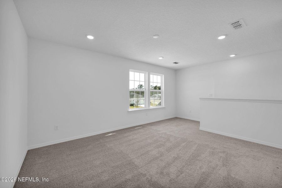 Spacious, unfurnished interior of a new home in Murray Farms, Middleburg (Image 28).