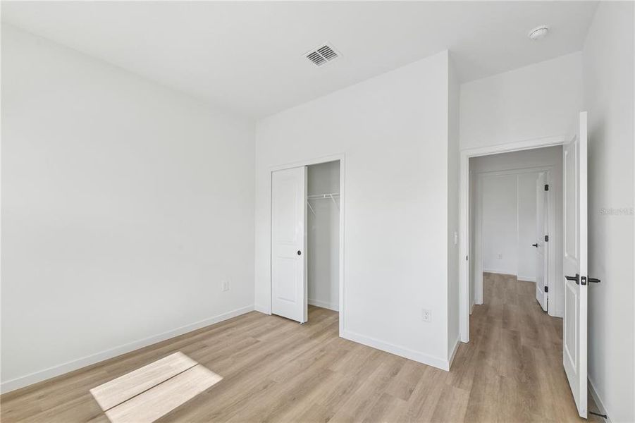 Spacious, unfurnished interior of a new home in , Dunnellon (Image 6).