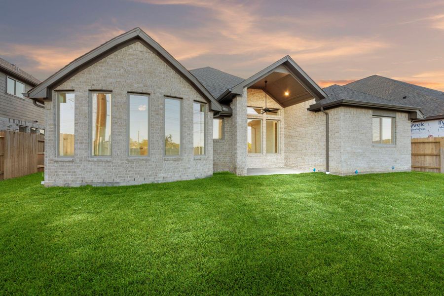 Exterior details and patio area of a home in Coastal Point, League City (Image 3).