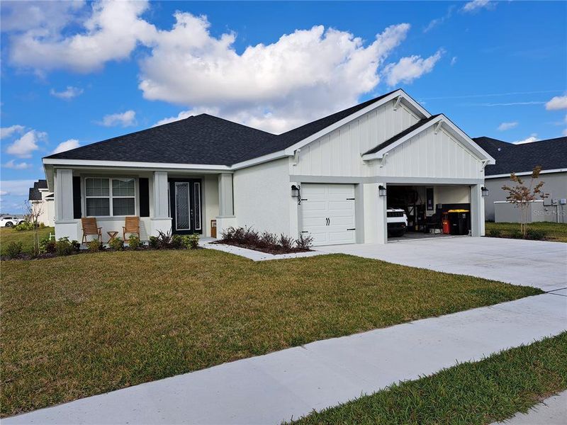 Front exterior of a new home in , Lakeland, FL, highlighting curb appeal (Image 1). Front exterior of a new home in , Lakeland, FL, highlighting curb appeal (Image 1).