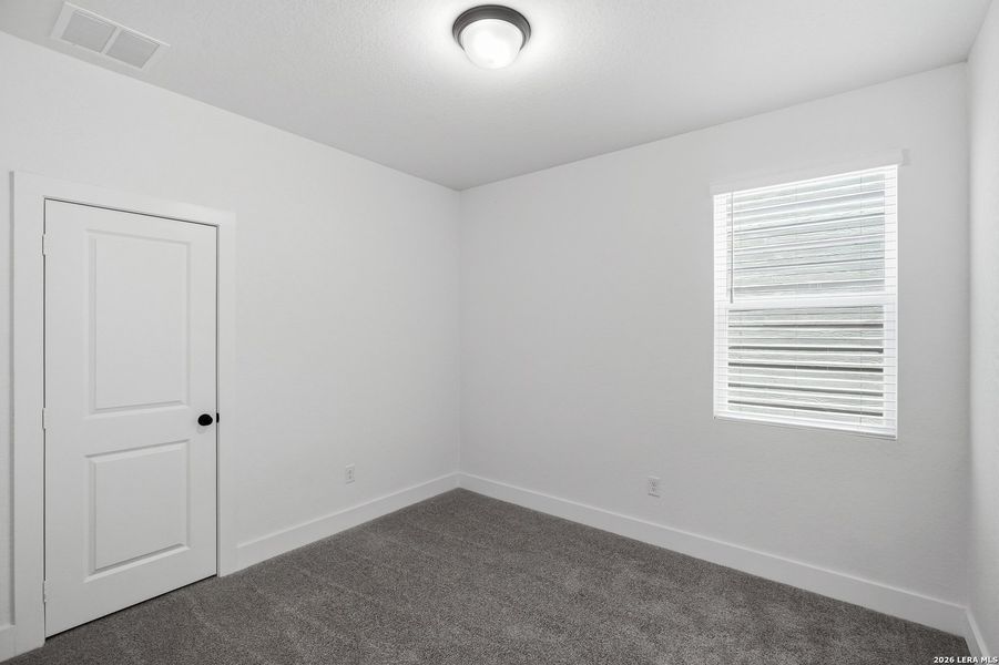 Spacious, unfurnished interior of a new home in Rose Hill, San Antonio (Image 20).