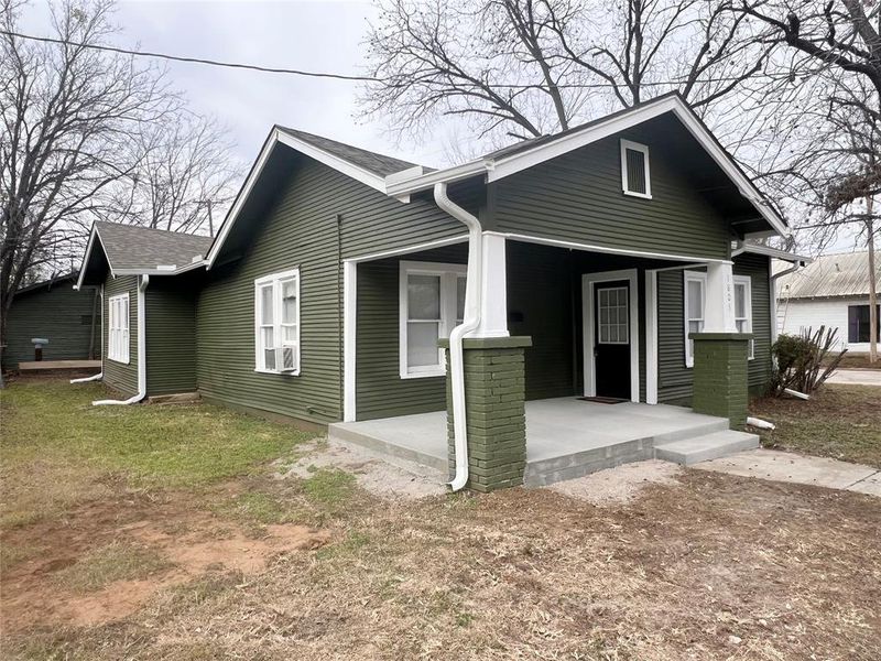 Exterior details and patio area of a home in , Brownwood (Image 15).