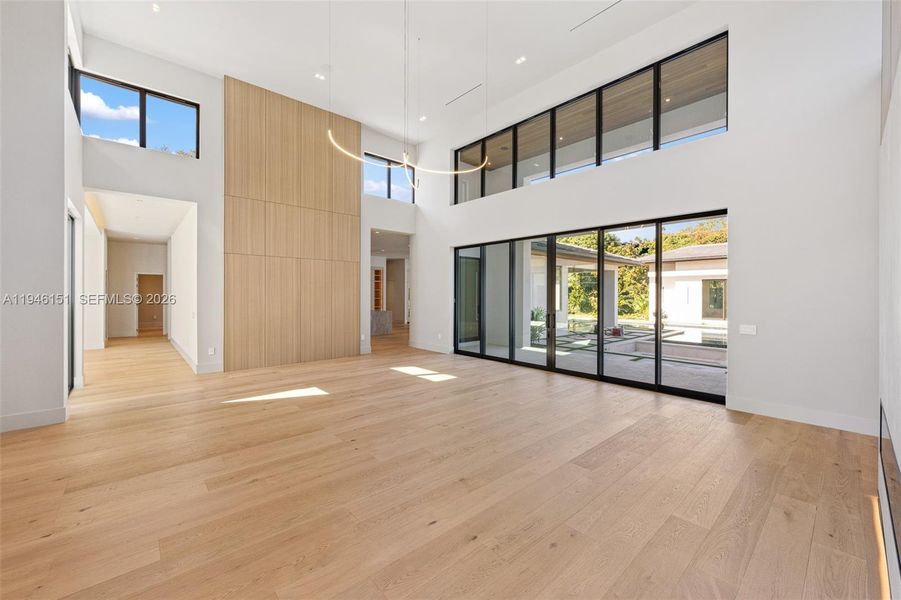 Spacious, unfurnished interior of a new home in , Pinecrest (Image 62).