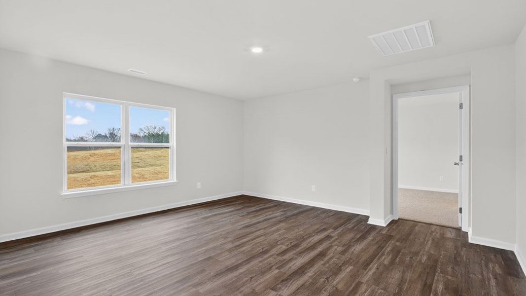 Spacious, unfurnished interior of a new home in Barwell Park, Raleigh (Image 11).