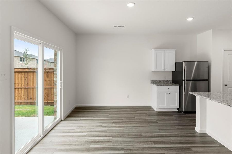 11. 14152 Donahue - Dining