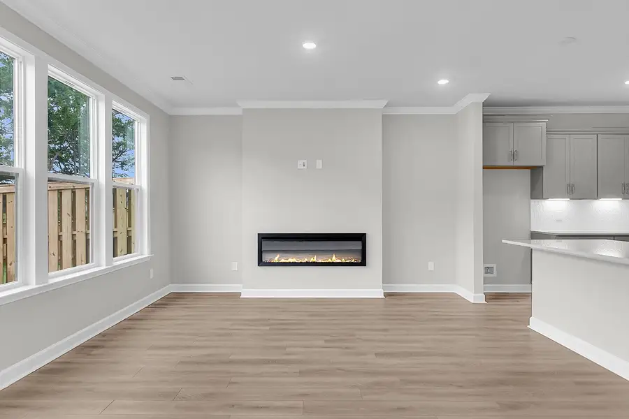 Spacious, unfurnished interior of a new home in Pineland Preserve, Summerville (Image 21).
