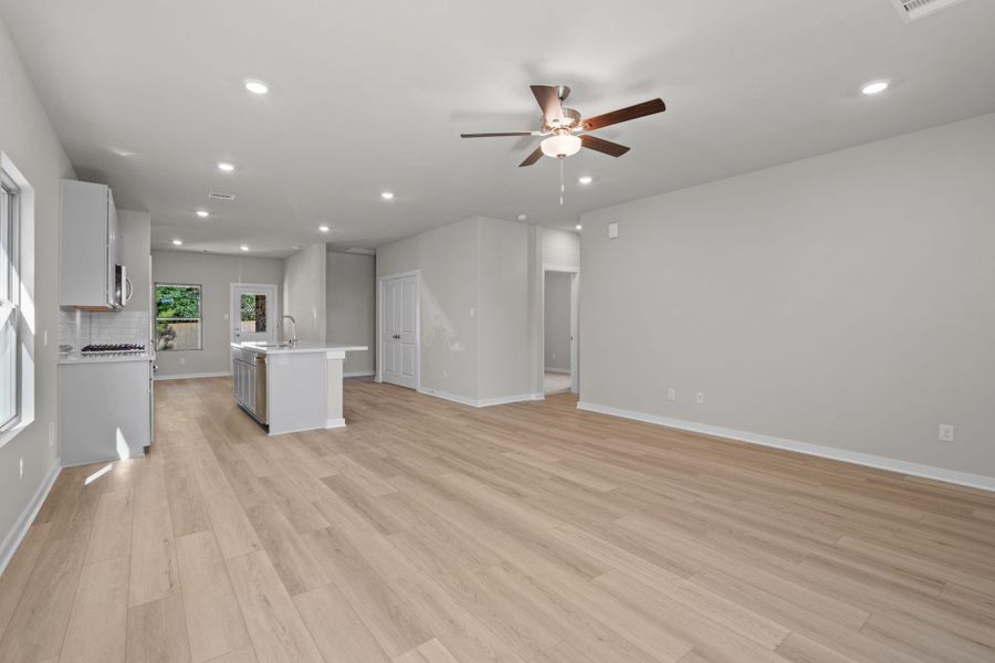 Spacious, unfurnished interior of a new home in Westridge Cove, Conroe (Image 17). Spacious, unfurnished interior of a new home in Westridge Cove, Conroe (Image 17).