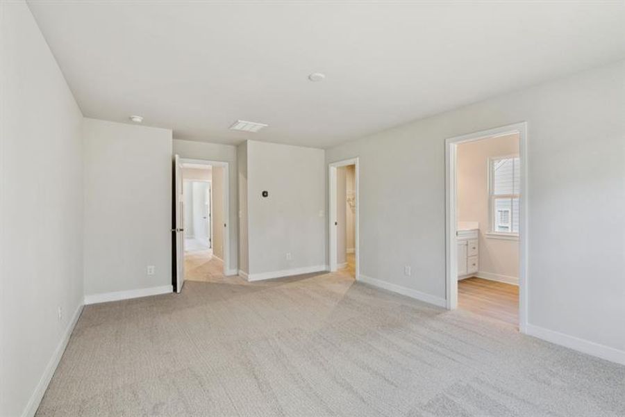 Spacious, unfurnished interior of a new home in Crescent Cove, Summerville (Image 23).