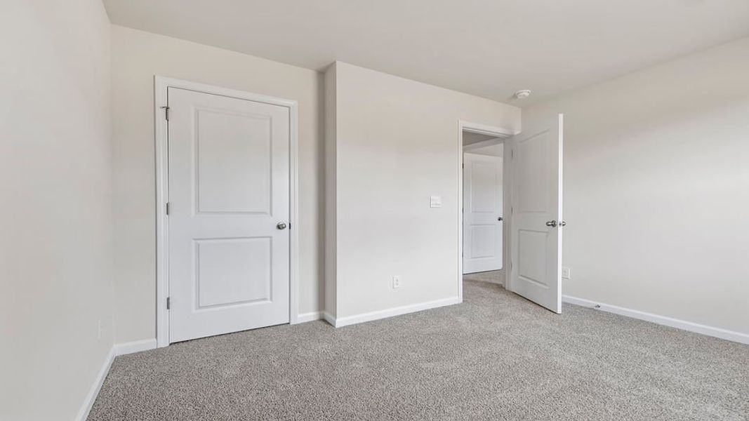 Spacious, unfurnished interior of a new home in Sage Grove, Lyman (Image 24).